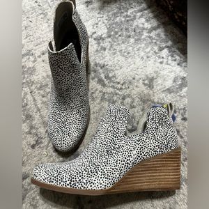 Toms wedge booties—NWT